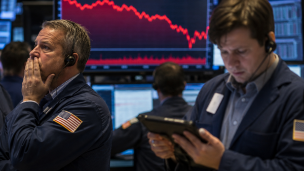 Traders looking at falling stock market wall street